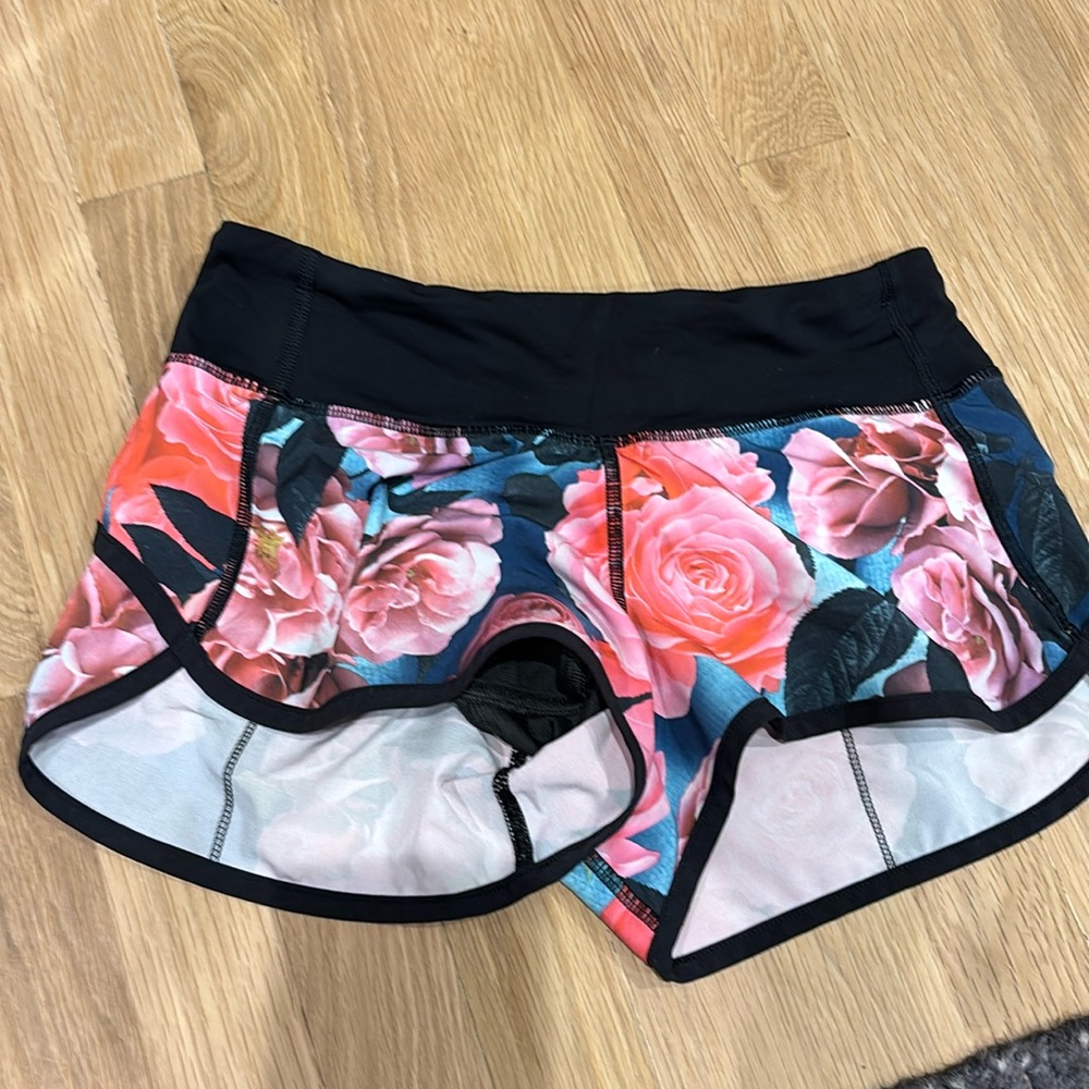 Lululemon low rise 2.5” speed up size 2